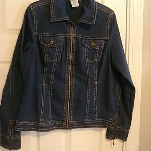OSO Stretch jean jacket. Large. Wore once. Zipper